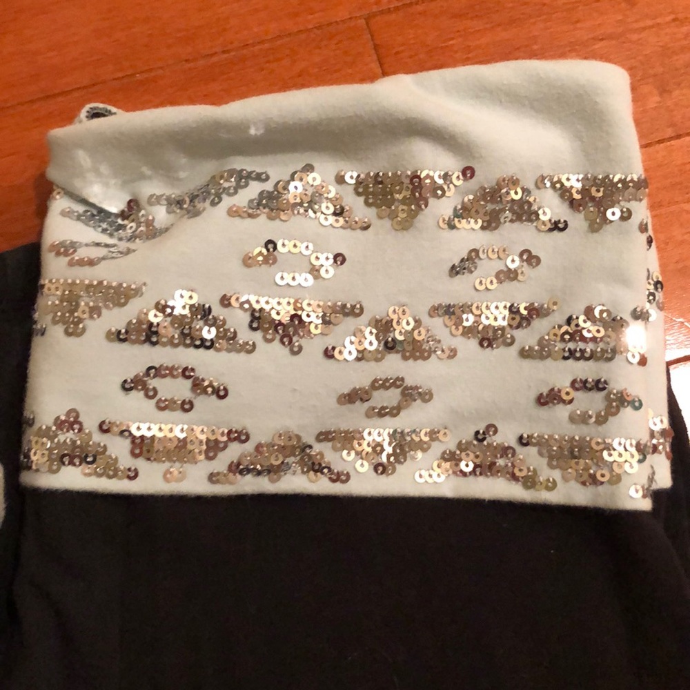 TWO PAIRS of VS yogas - Picture 3 of 5